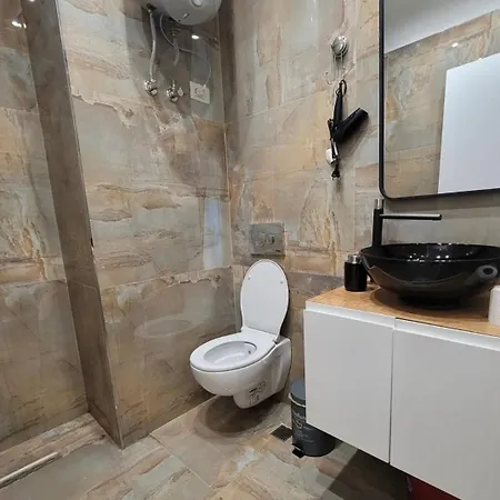 Regal 2 Apartment *